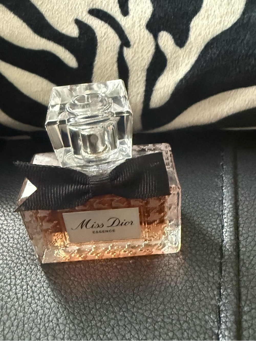 Miss Dior Essence Parfum - Picture 2 of 11